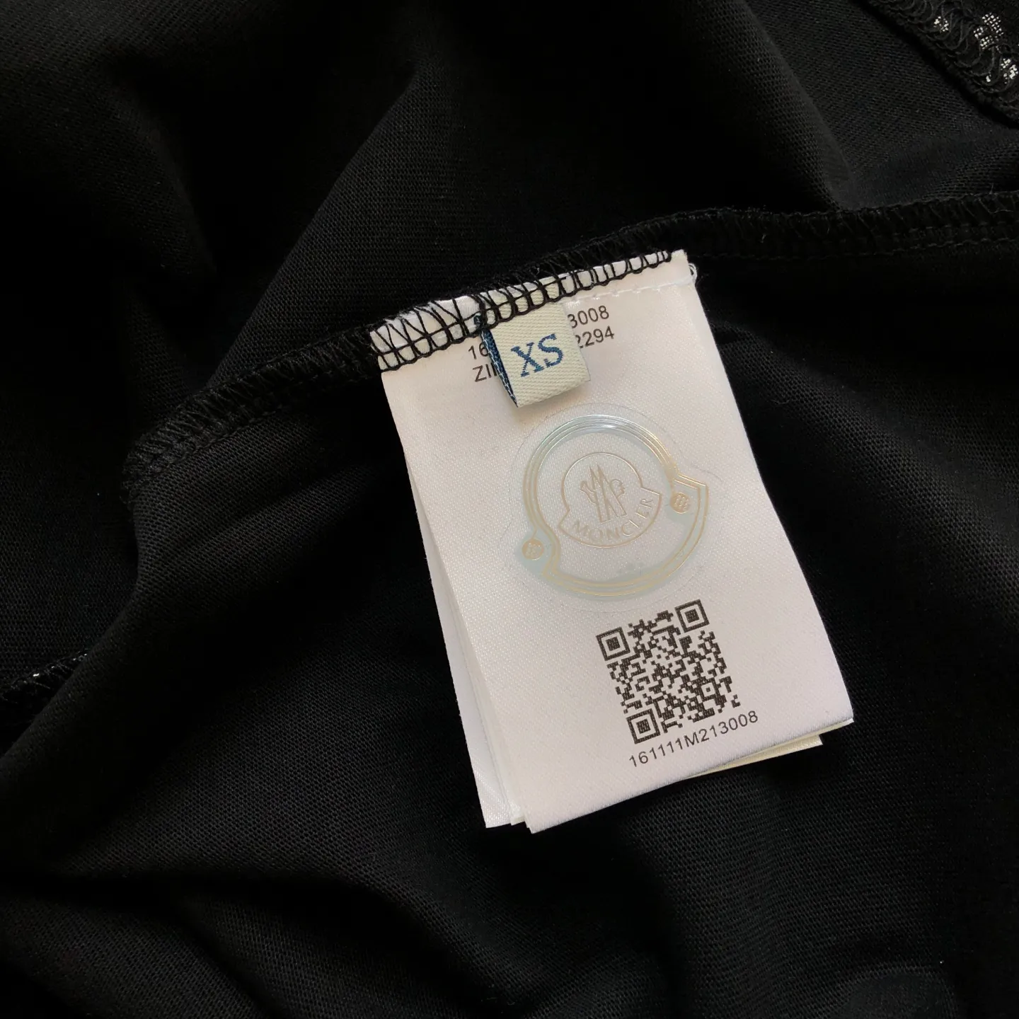 Moncler/ 2026 New Arrival logo T ⚠ ⚠ Quality⚠ Same Style logo ， ， Versatile Same Style Quality : White Black Gray Size : XS ～ L XS : 110 70 58.5 21.5 S : 114 72 60 22 M : 118 74 61.5 22.5 L : 122 76 63 23
